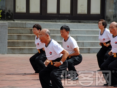 腋下毛囊炎 該如何治療？