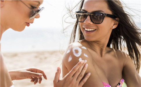 怎樣預防太陽灼傷 太陽灼傷皮膚怎麼辦 夏季如何防曬