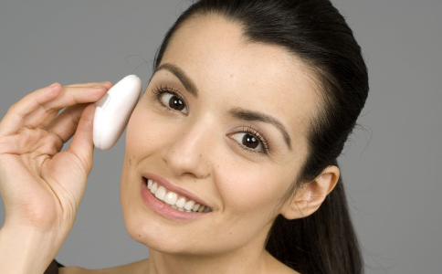 經常使用美白護膚的產品有害嗎 美白產品可以經常使用嗎 護膚品濫用有什麼後果
