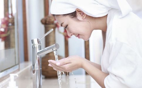 正確洗臉方法是什麼 如何正確洗臉 正確洗臉方法
